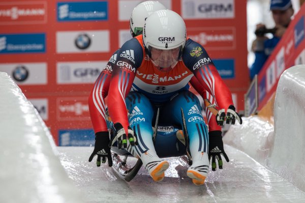 В Сочи на этапе Кубка мира российские саночники завоевали золото в эстафете