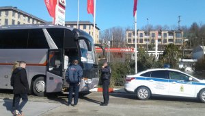 На посту ДПС под Сочи задержали пять автобусов с болельщиками ФК «Ростов»