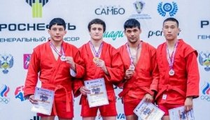 Давид Оганисян и Егор Мгдсян выиграли турнир в Москве