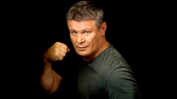 Олег Тактаров провёл зарядку в Краснодаре