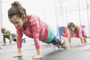 Нужно ли ходить на физкультуру ребёнку, если он занимается спортом?