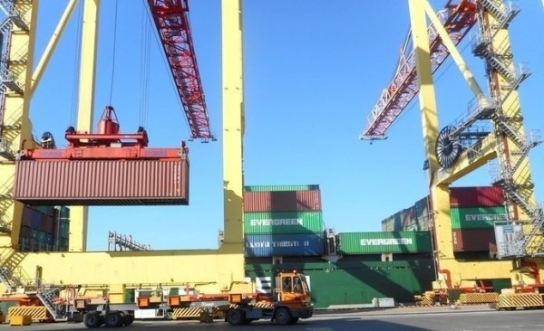 В новороссийский порт прибыли грузы для Формулы 1