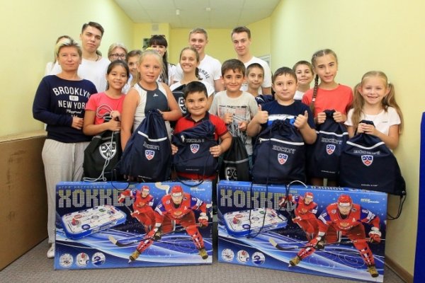 Игроки ярославского «Локомотива» навестили детей с ограниченными возможностями в реабилитационном центре Адлере