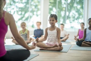 Йога для детей: со скольки лет, и какая польза