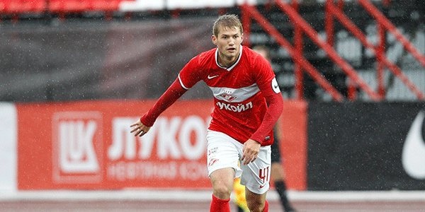 Футбольный клуб «Сочи» намерен расторгнуть договор с нападающим Обуховым