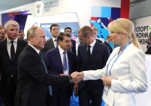 Президент ФССР Наталия Гарт пригласила Владимира Путина на ЧМ в Сочи