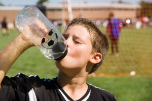 Питьевой режим юного спортсмена: принцип и организация