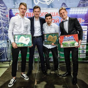 Игроки футбольного клуба «Краснодар» Сулейманов и Сафонов получили награду «Первая пятерка»