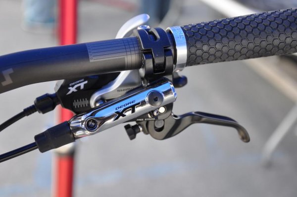 Обзор: Тормоз Shimano XT M785