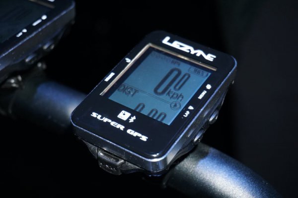 Lezyne представили велокомпьютеры с GPS