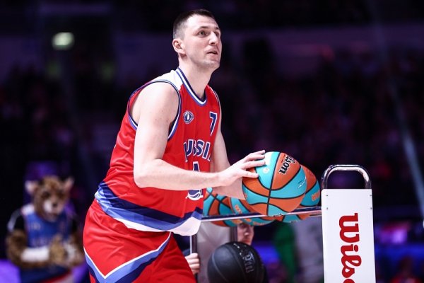 Виталий Фридзон выиграл конкурс трехочковых бросков