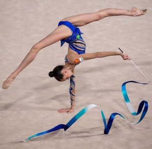 Змейки лентой в художественной гимнастике