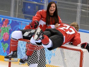 Боли в нижней части спины у женщин-хоккеисток